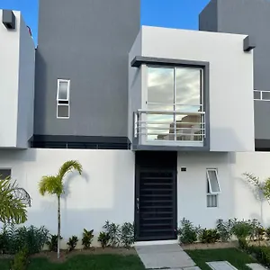  Сasa de vacaciones Casa Comoda Con Piscina